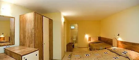 Ropotamo 假日公园 3*